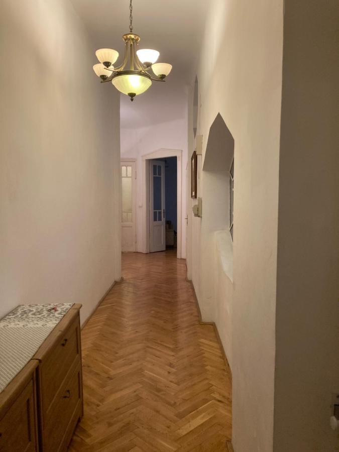 Apartment Elegance In The Heart Budapest