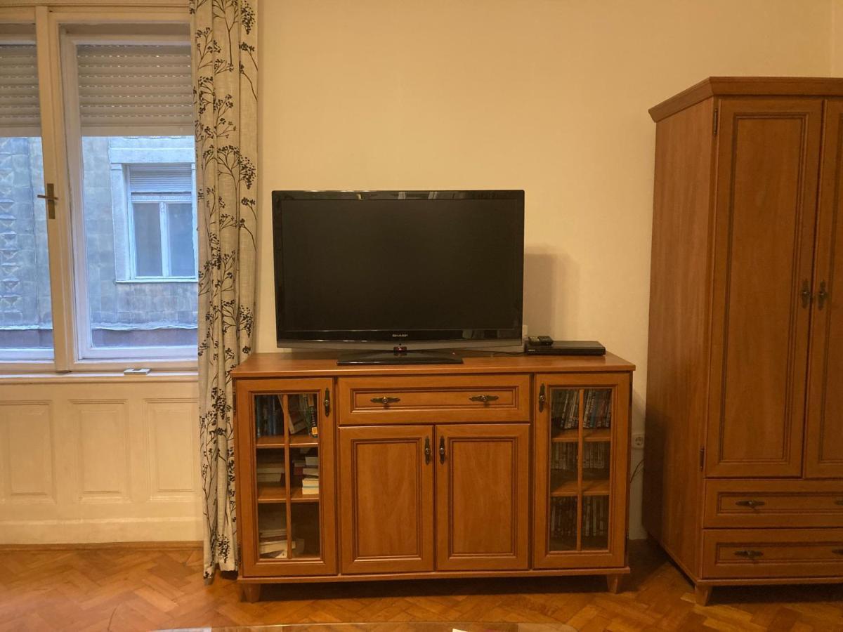 Apartment Elegance In The Heart Budapest